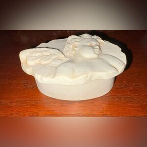 EUC Trinket Box: Hen-Feathers & Co., Cherub in Relief on Lid